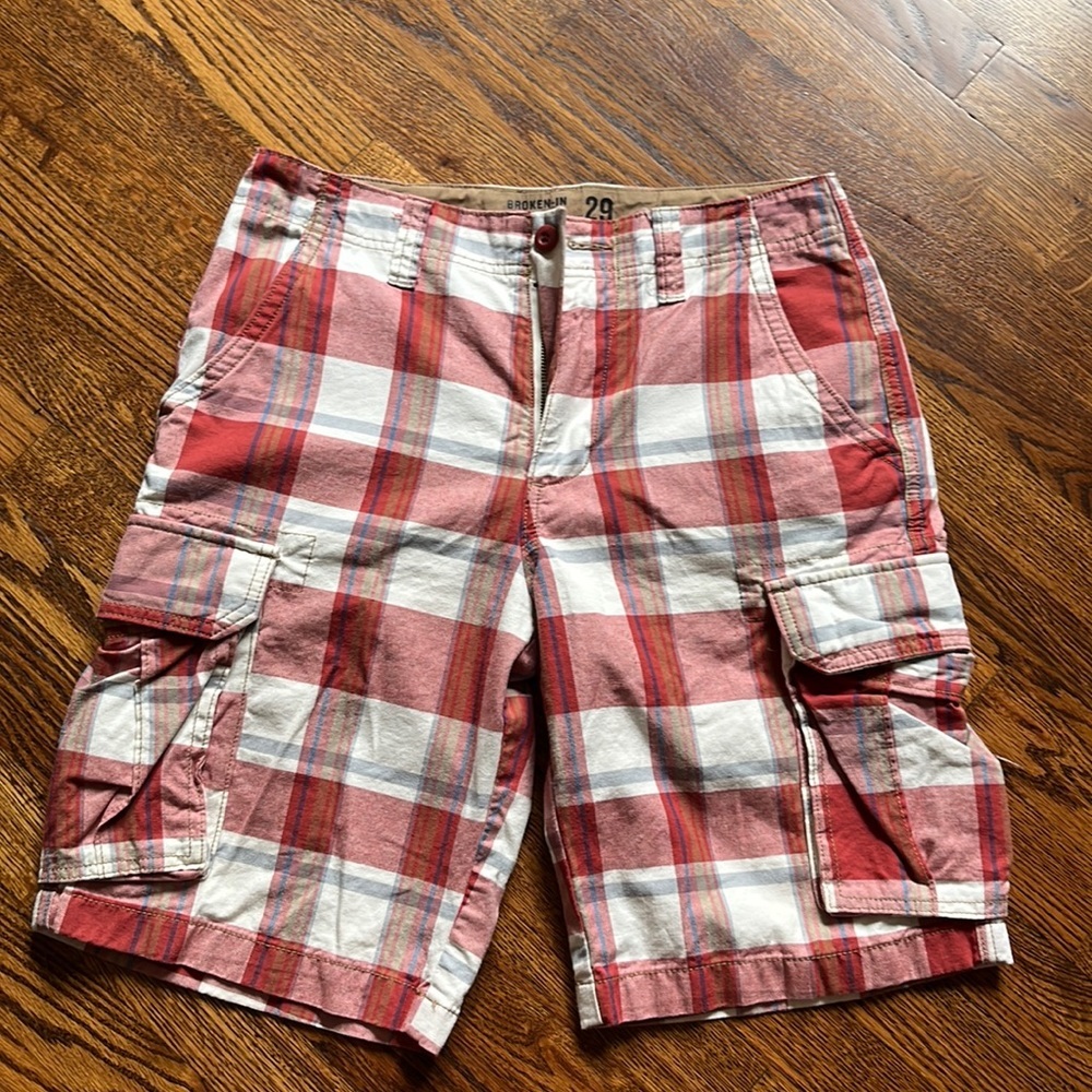 EUC Men’s Red Plaid Old Navy Cargo Shorts size 29/small